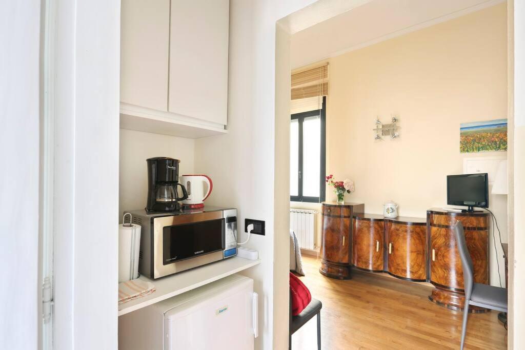 Apartment Small Studio, Donatello, Next To The Duomo Of