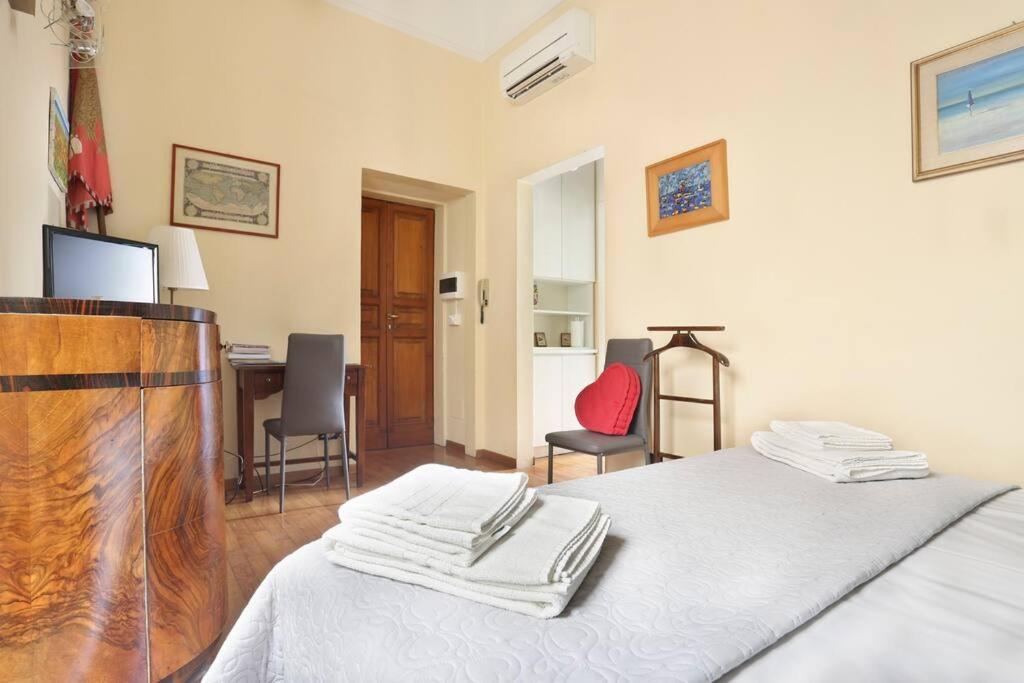 Small Studio, Donatello, Next To The Duomo Of Apartment *