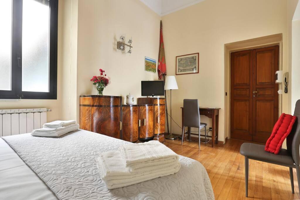 Small Studio, Donatello, Next To The Duomo Of * Florenz